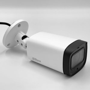 دوربین مداربسته داهوا مدل DH-HAC-HFW1500RP-Z-IRE6-S2 با طراحی بولت، بدنه سفید و مقاوم، مناسب برای استفاده در فضای داخلی و خارجی